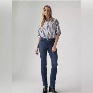 Levi’s Classic Straight Dark Wash Jeans